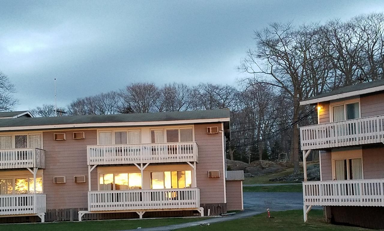 Smugglers Cove Inn Dayville Exterior foto